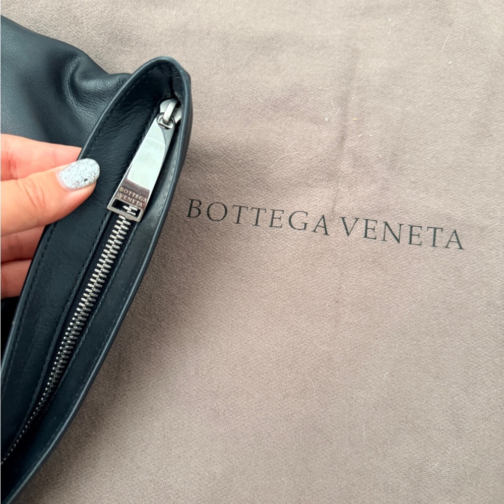 Bottega Veneta Black Leather Twist Bag - Picture 8 of 10